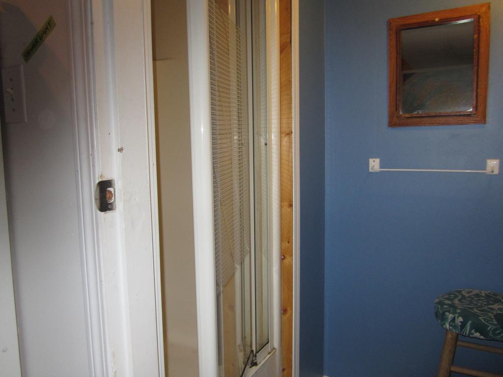 Beez Kneez Bakpakers Albergue Whitehorse Exterior foto