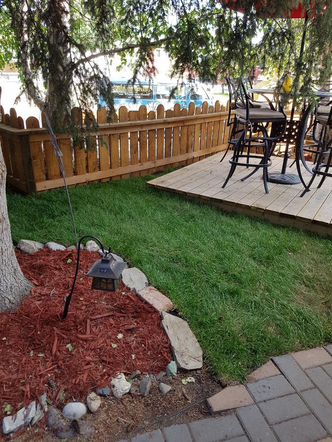 Beez Kneez Bakpakers Albergue Whitehorse Exterior foto